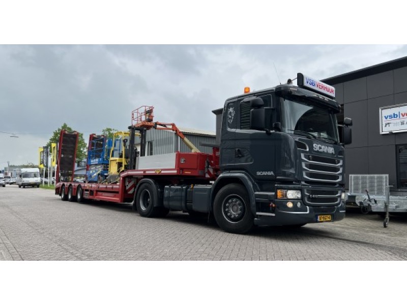 Vrachtwagen met 3-Assige Semi Dieplader